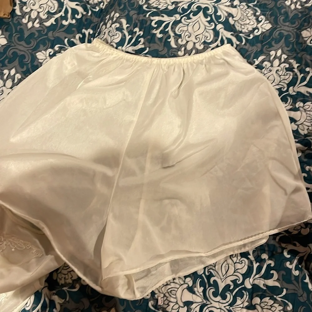 Elegant off White Sleepwear Set - Picture 7 of 9